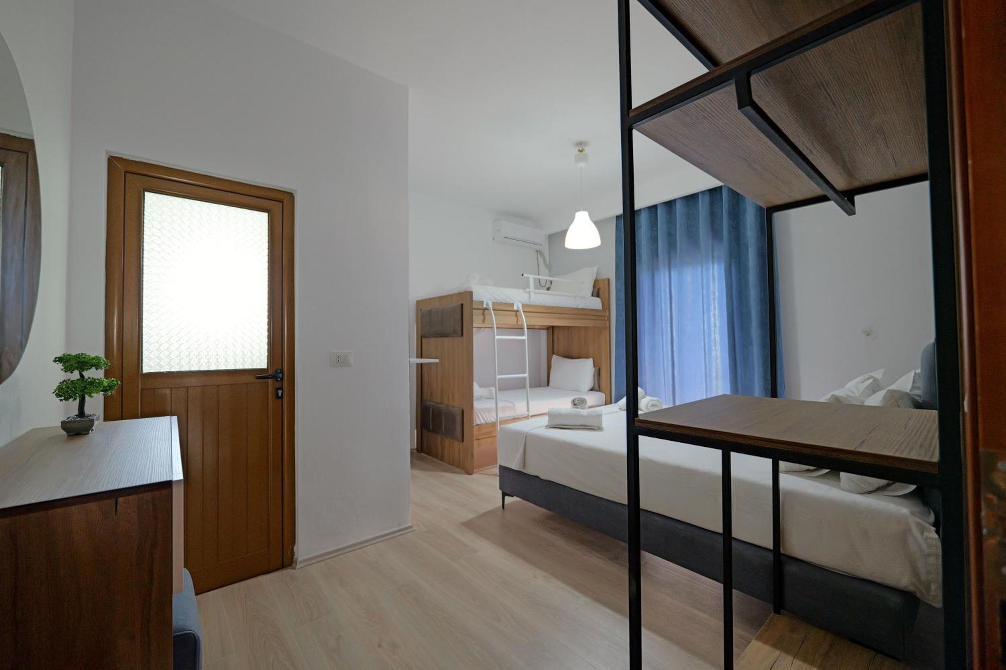 Hotel Holiday
